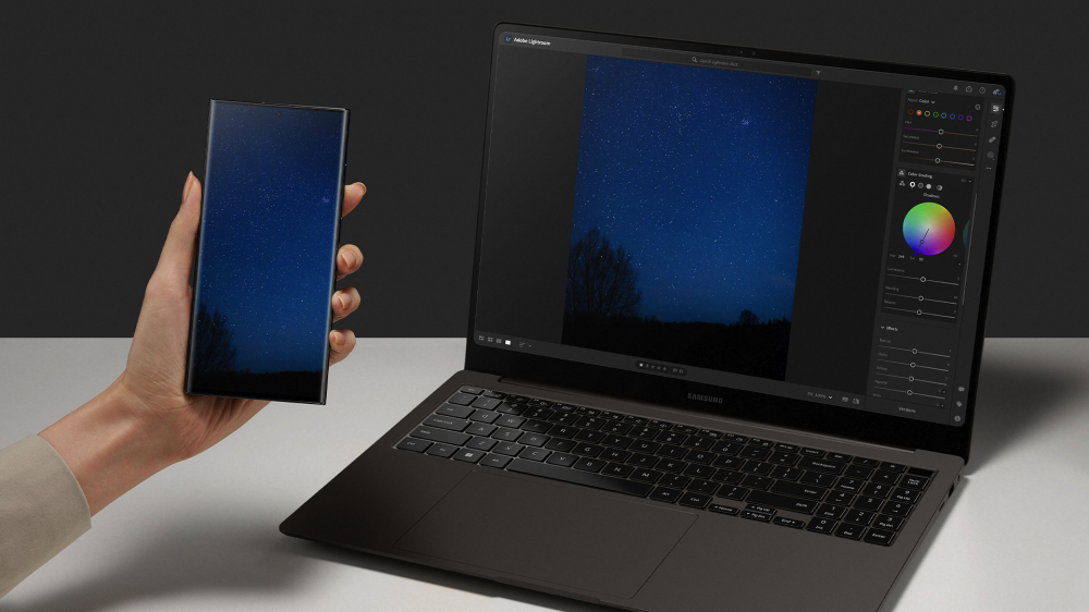 Sending an image from a Galaxy phone to the Lightroom app on Galaxy Book 3 Ultra